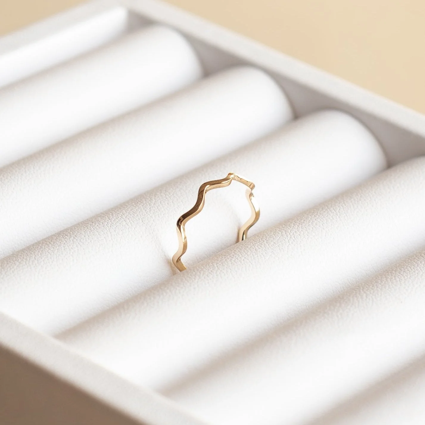 14K Gold Wavy Ring - Image 4