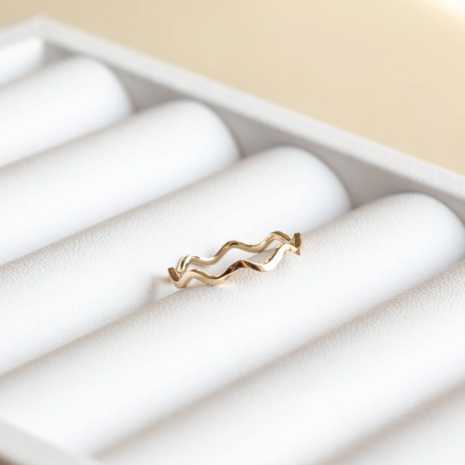 14K Gold Wavy Ring - Image 5