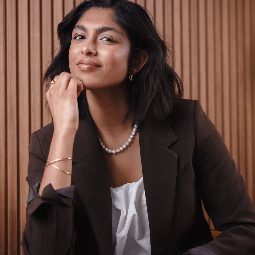 Classic Pearl Necklace - Image 5
