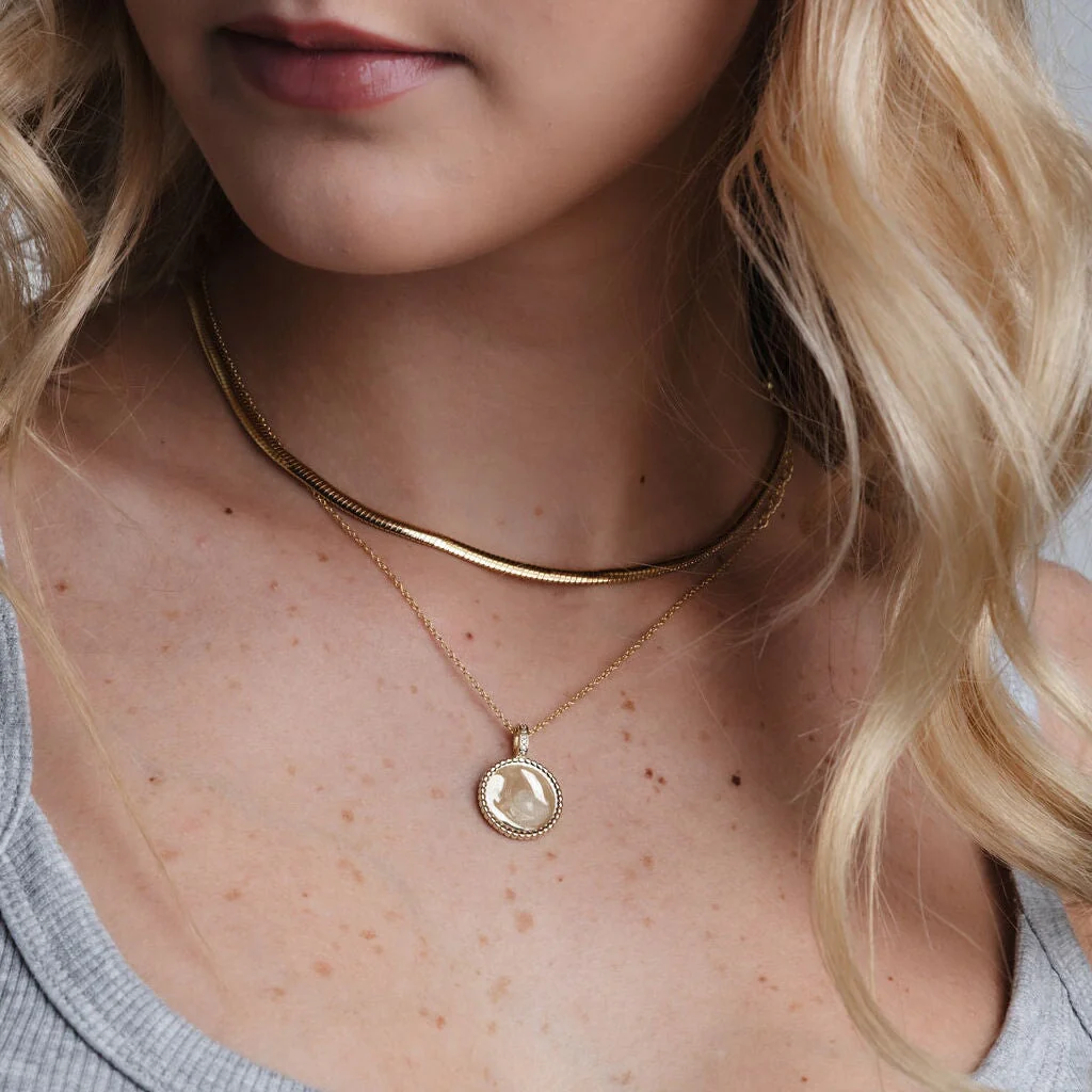 Engravable Medallion Necklace - Image 4