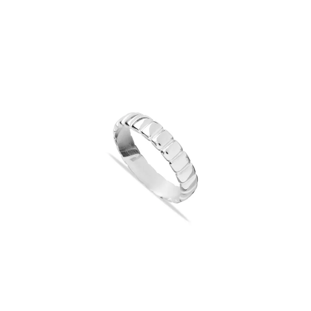 Ribbed Band Ring - Image 4
